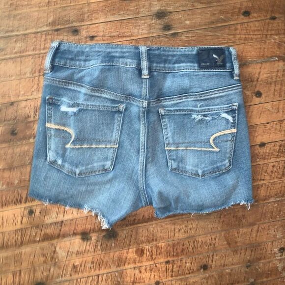 American Eagle destroyed size 4 hi-rise cutoff denim shortie - Picture 3 of 3